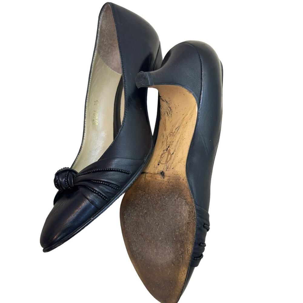 Guy Laroche Vintage Black Rose Adorned Leather Pumps Shorter Heel sz 35 - Picture 2 of 14